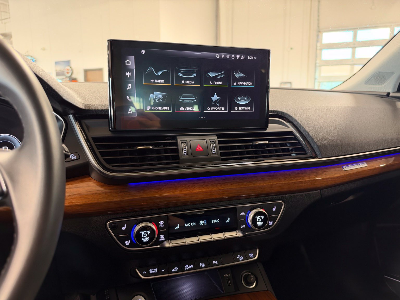Used 2022 Audi Q5 e Prestige AWD/4WD image 25