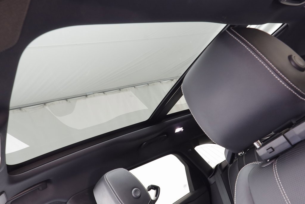 Used 2022 Land Rover Range Rover Velar R-Dynamic S image 15