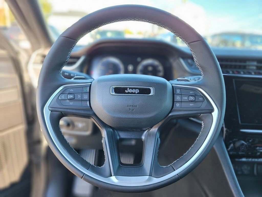 New 2025 Jeep Grand Cherokee Altitude image 26