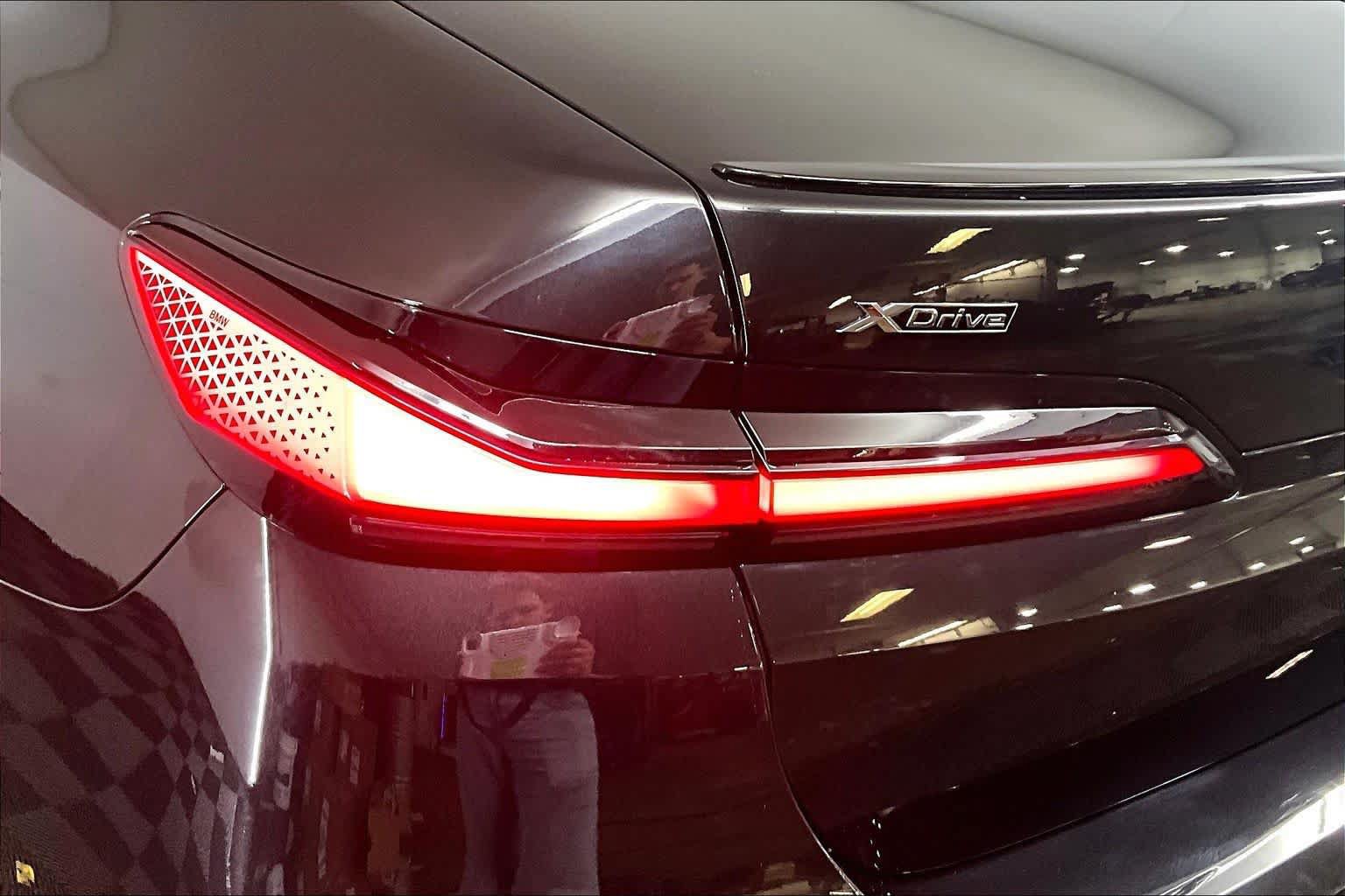 Used 2023 BMW 760i xDrive AWD/4WD image 28