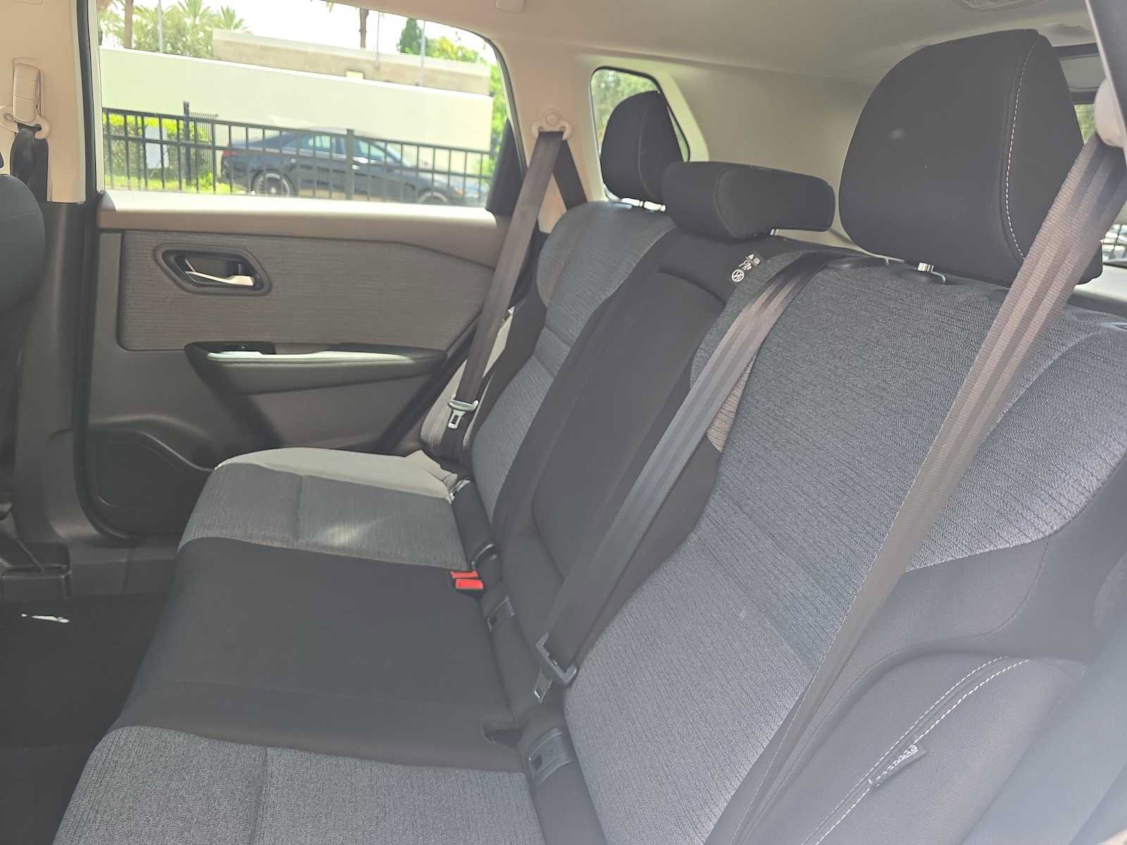 Used 2021 Nissan Rogue SV FWD image 11