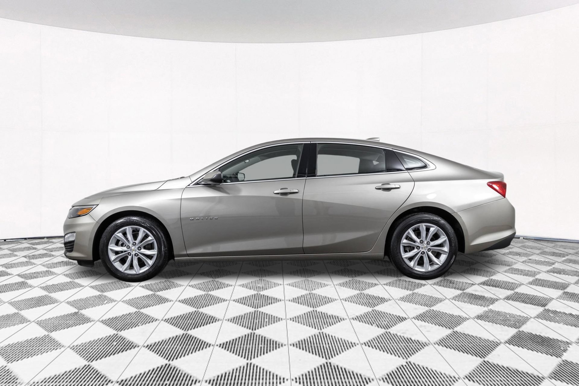 Used 2025 Chevrolet Malibu LT FWD image 14