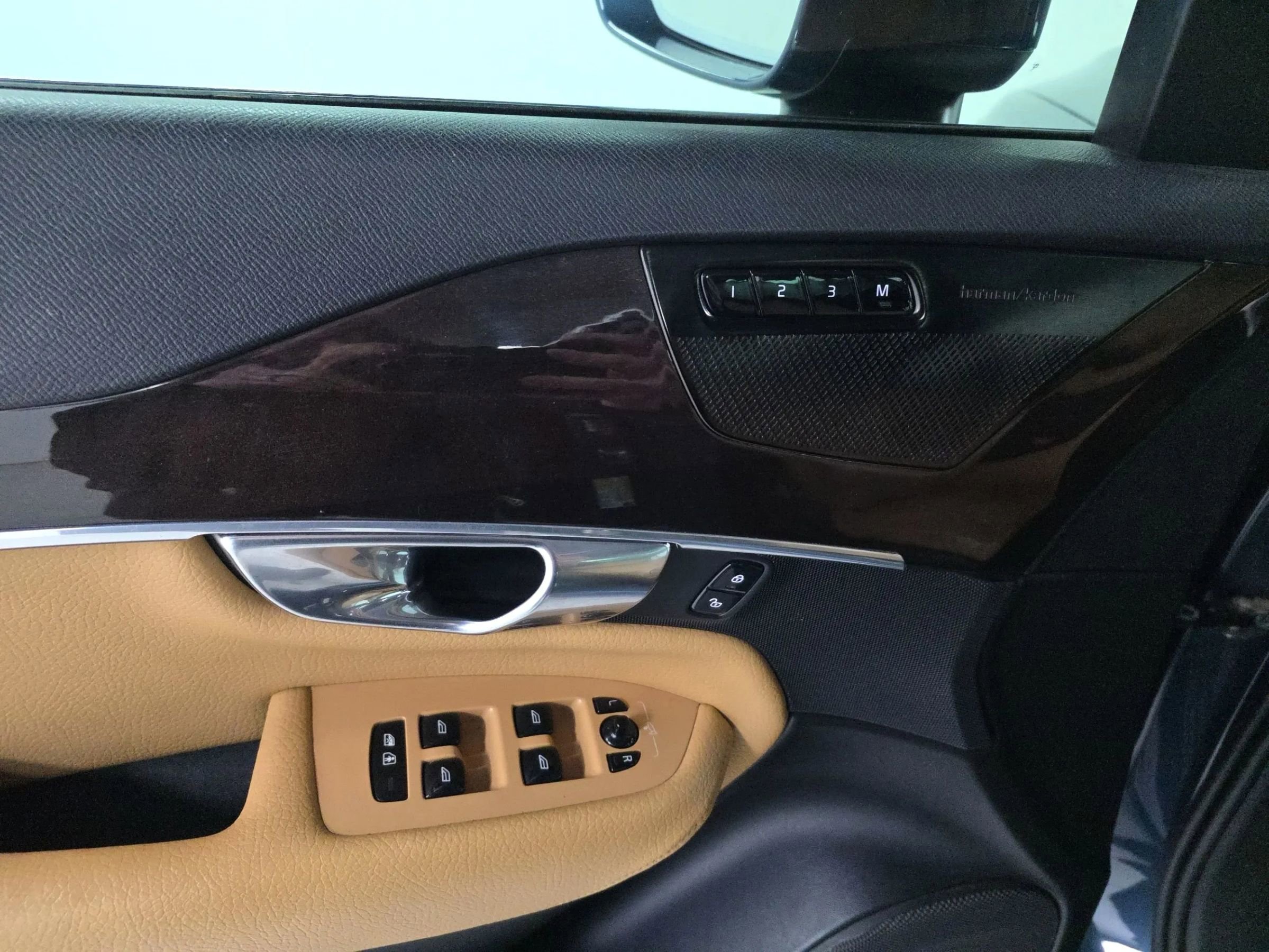 Used 2019 Volvo XC90 T6 Momentum w/ Advanced Package image 26