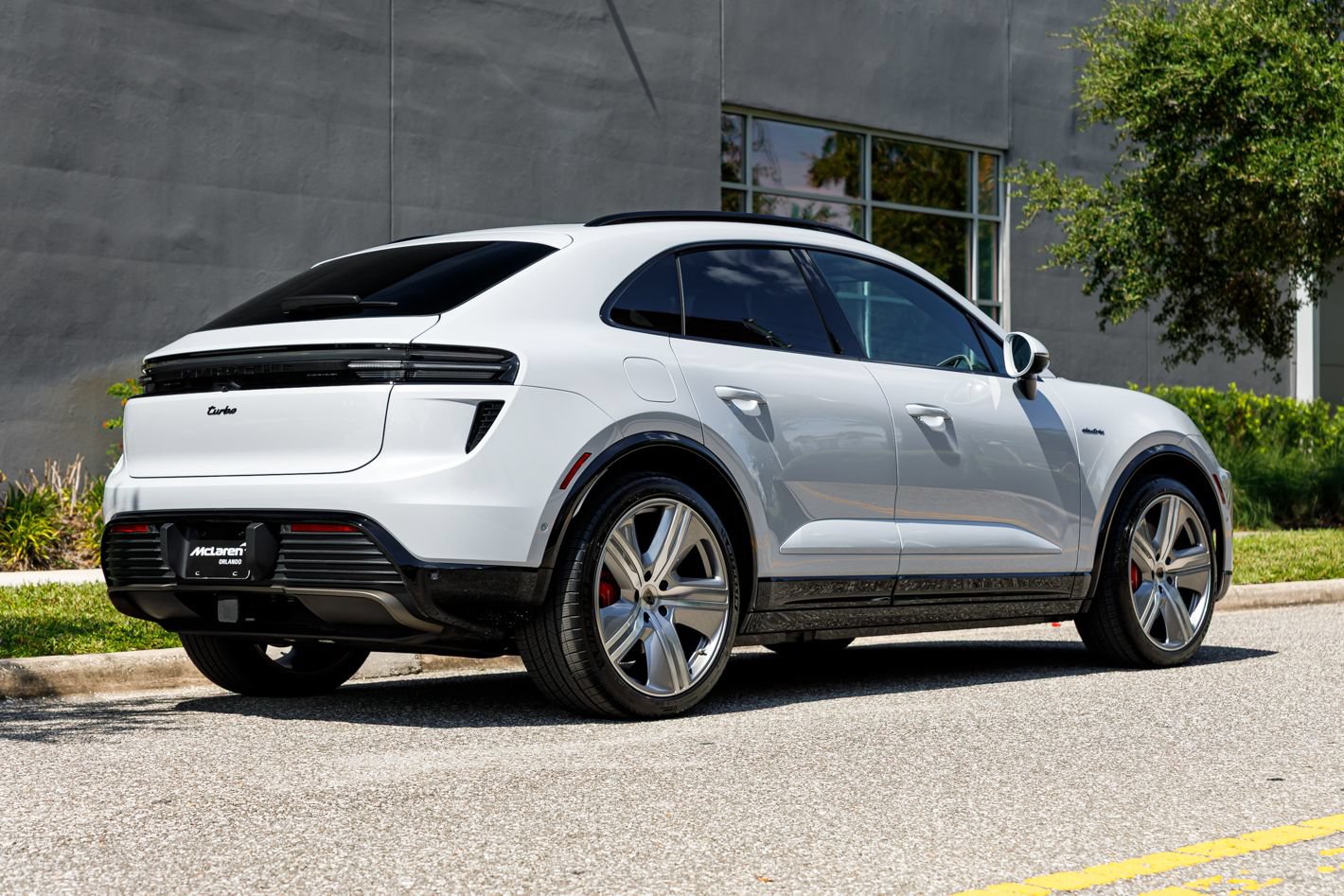 Used 2025 Porsche Macan Turbo Electric AWD/4WD image 6