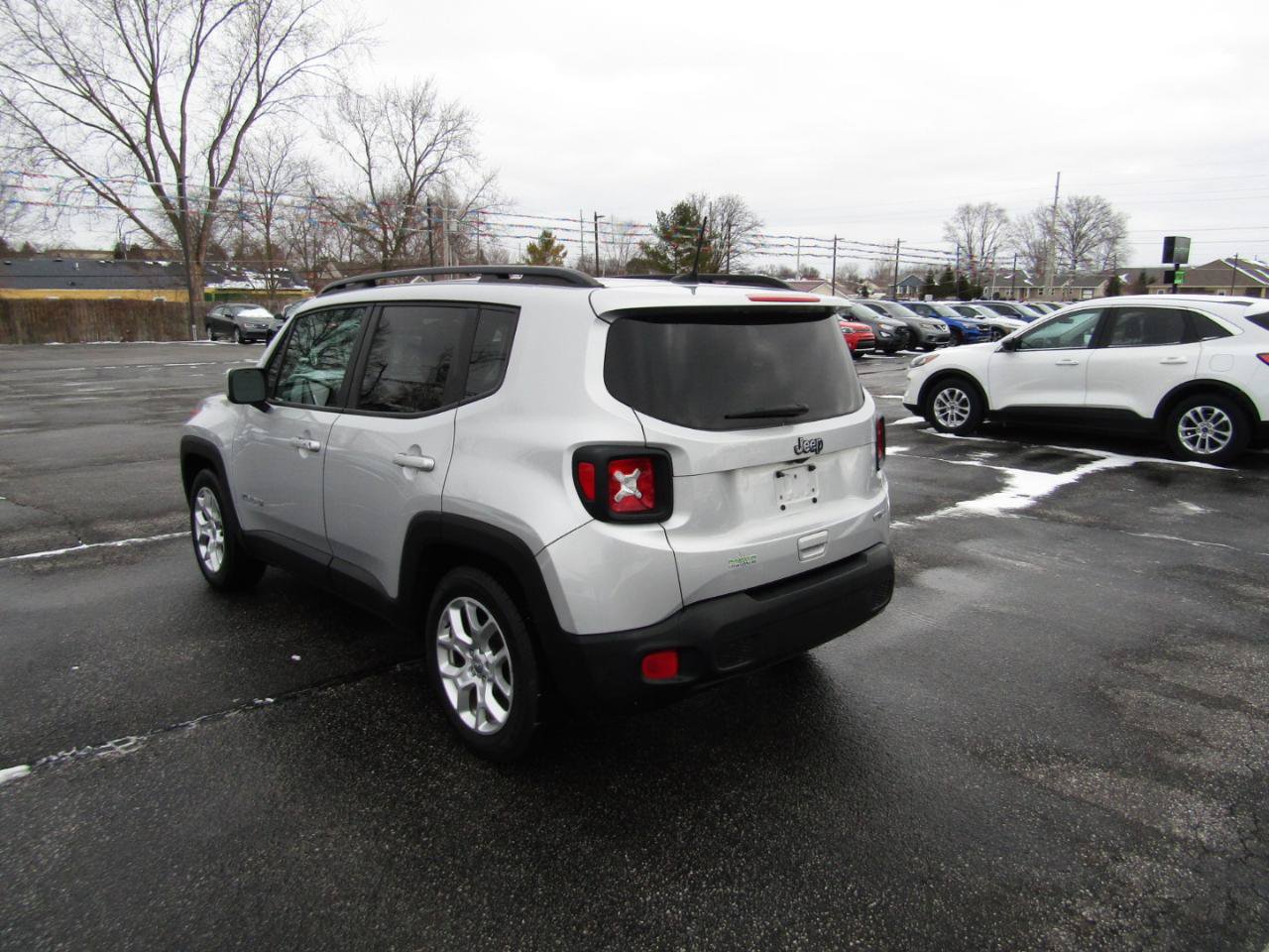 Used 2018 Jeep Renegade Latitude w/ Cold Weather Group FWD image 5