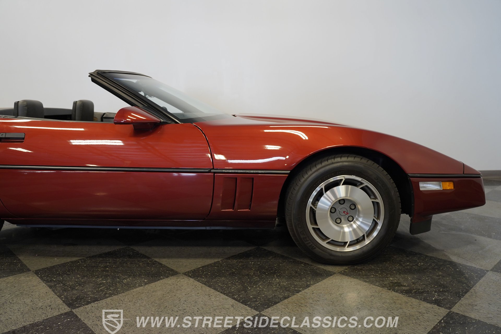 Used 1987 Chevrolet Corvette Convertible RWD image 40