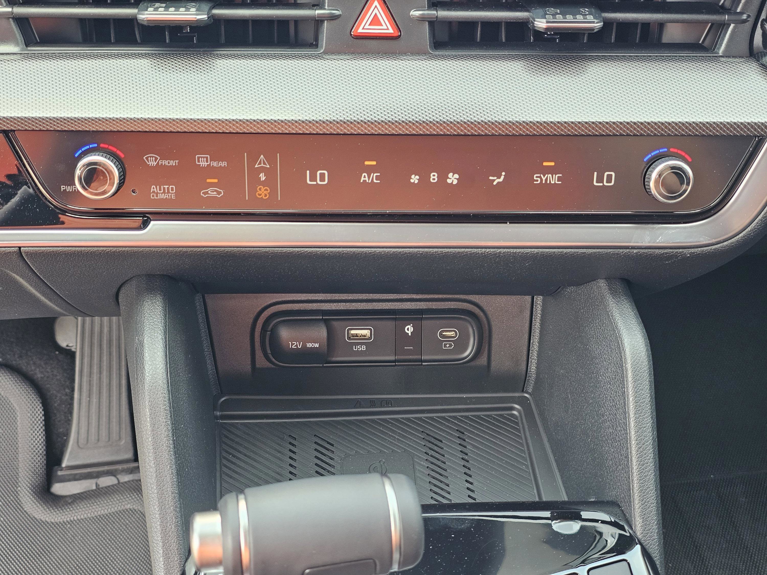 Used 2025 Kia Sportage SX image 23