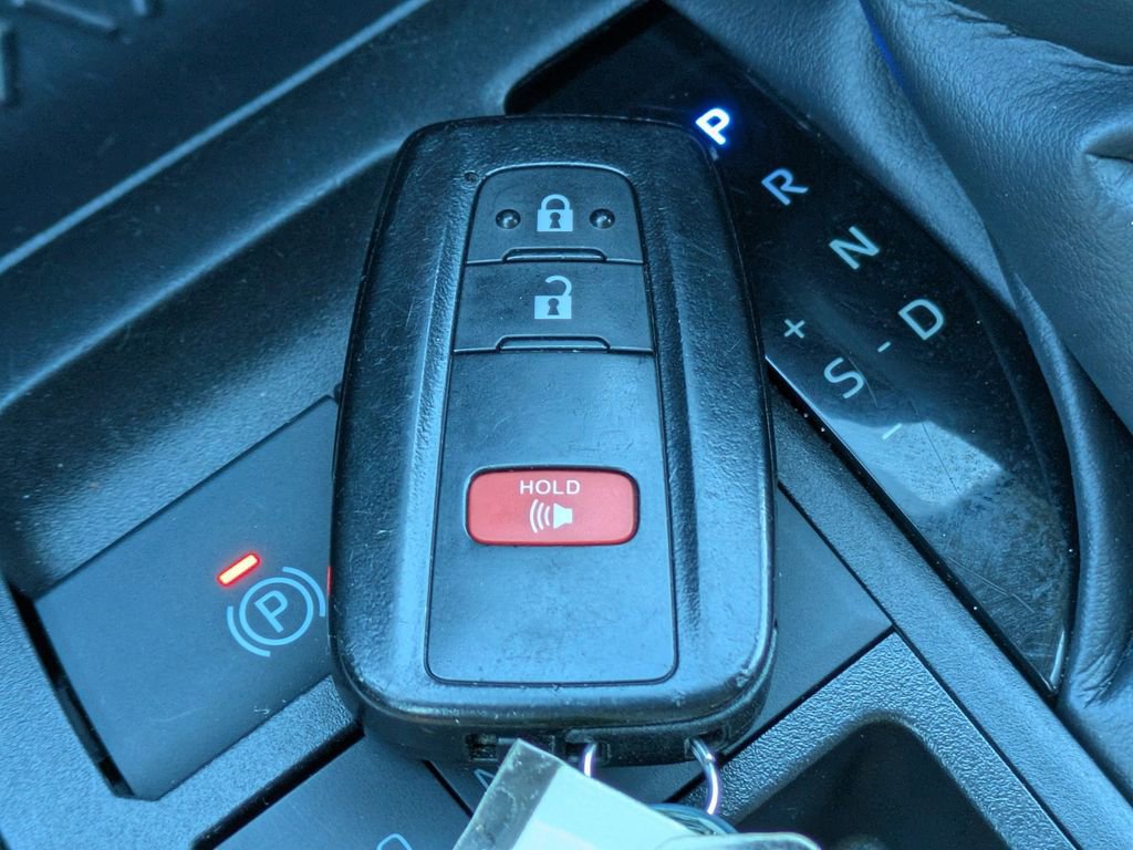 Used 2025 Toyota RAV4 XLE FWD image 28
