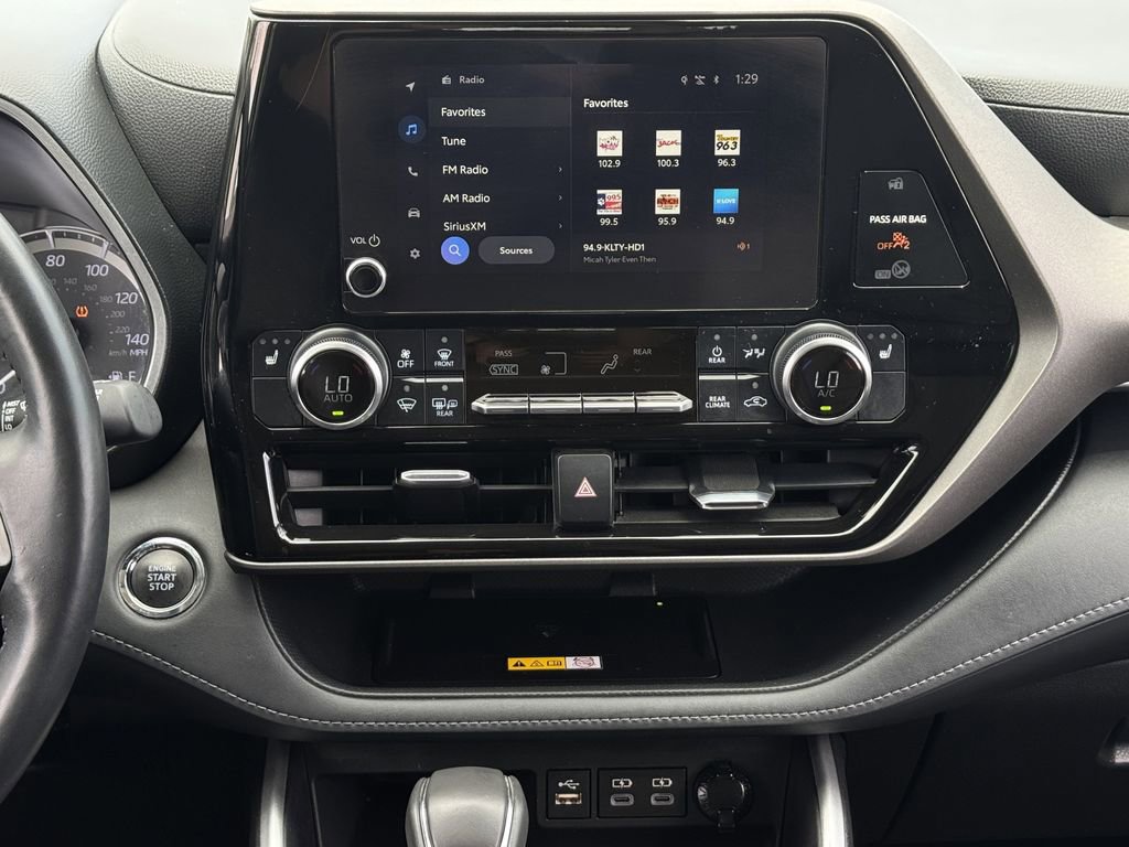 Used 2023 Toyota Highlander XLE image 17