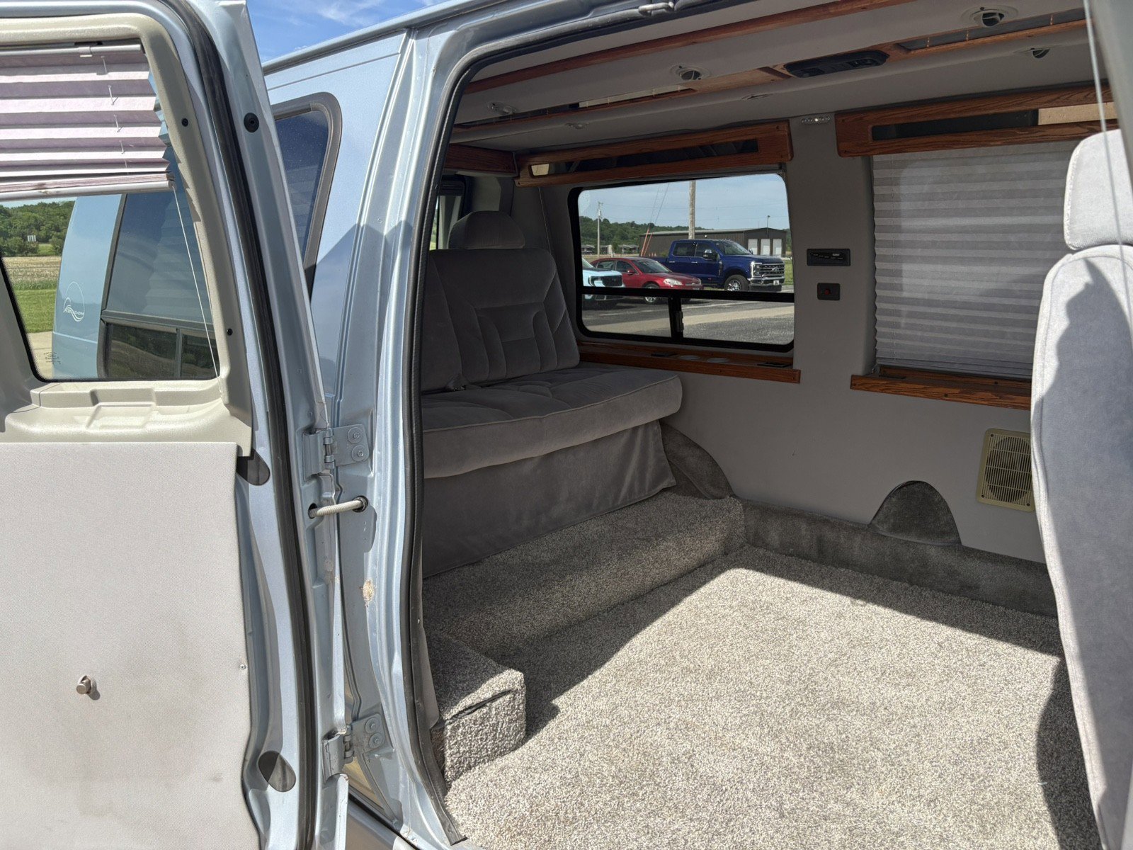 Used 1999 Ford E-150 and Econoline 150 RWD image 15