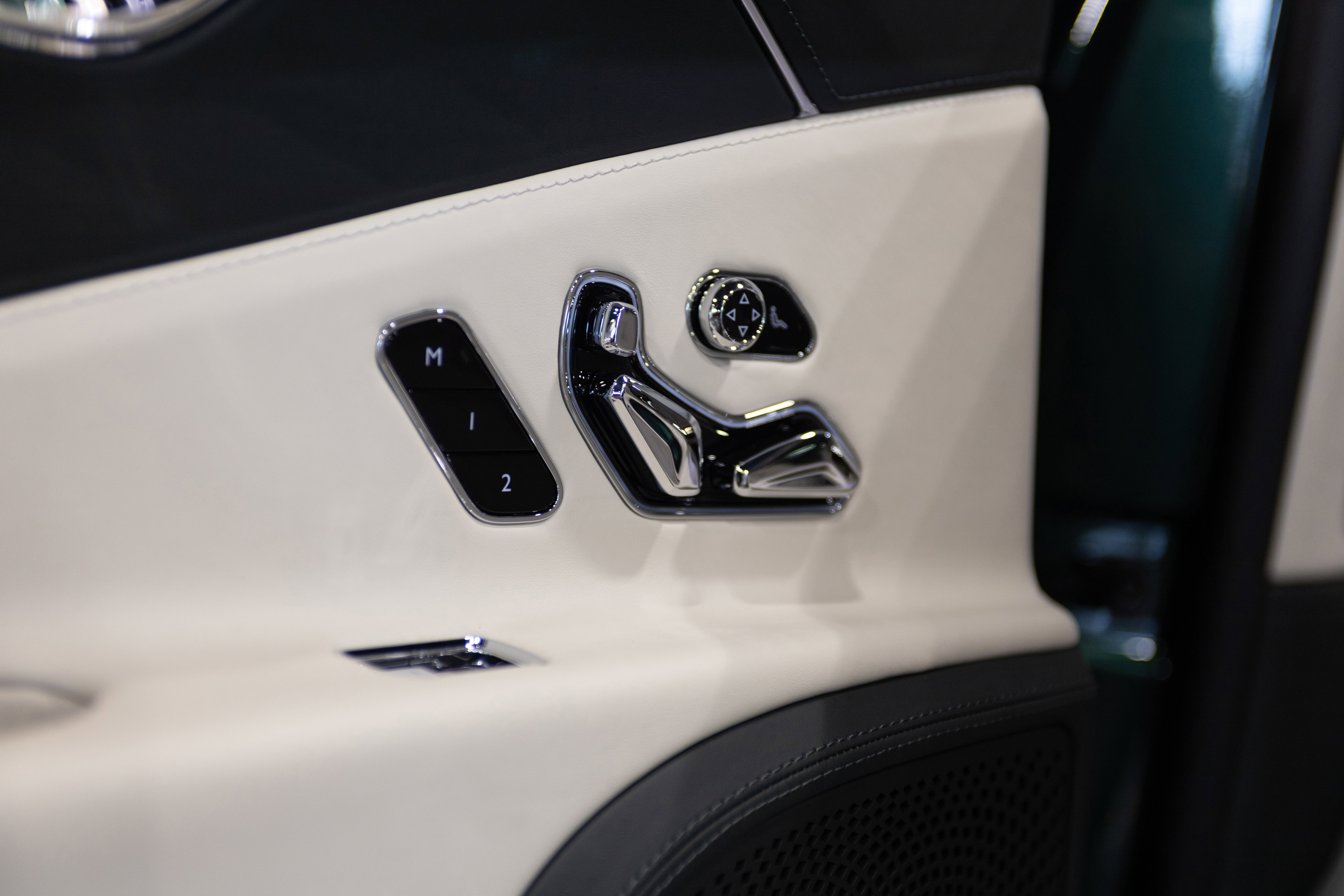Used 2023 Bentley Flying Spur Plug-In Hybrid AWD/4WD image 31