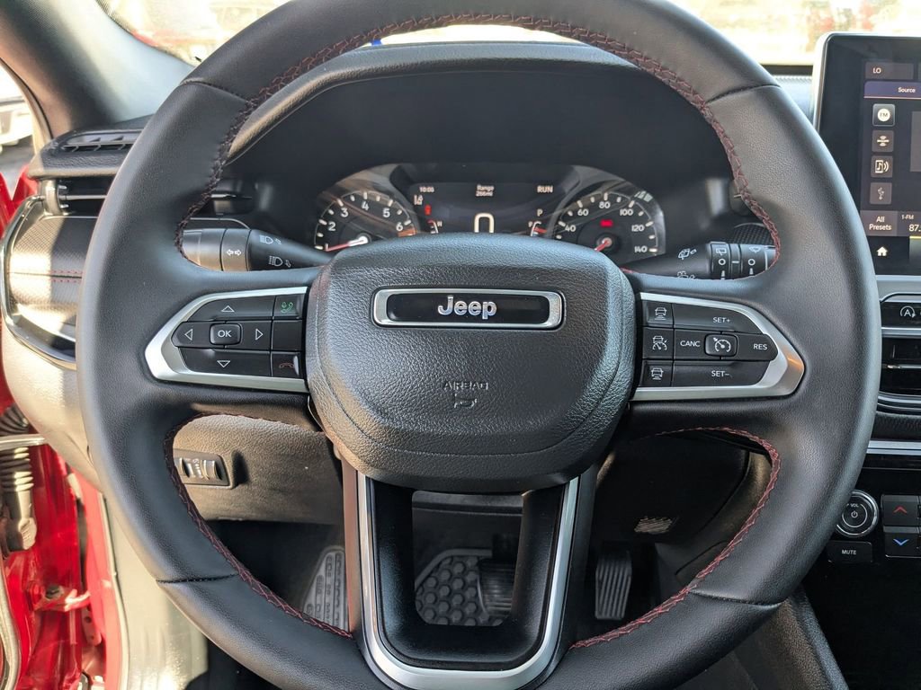 Used 2025 Jeep Compass Trailhawk image 16