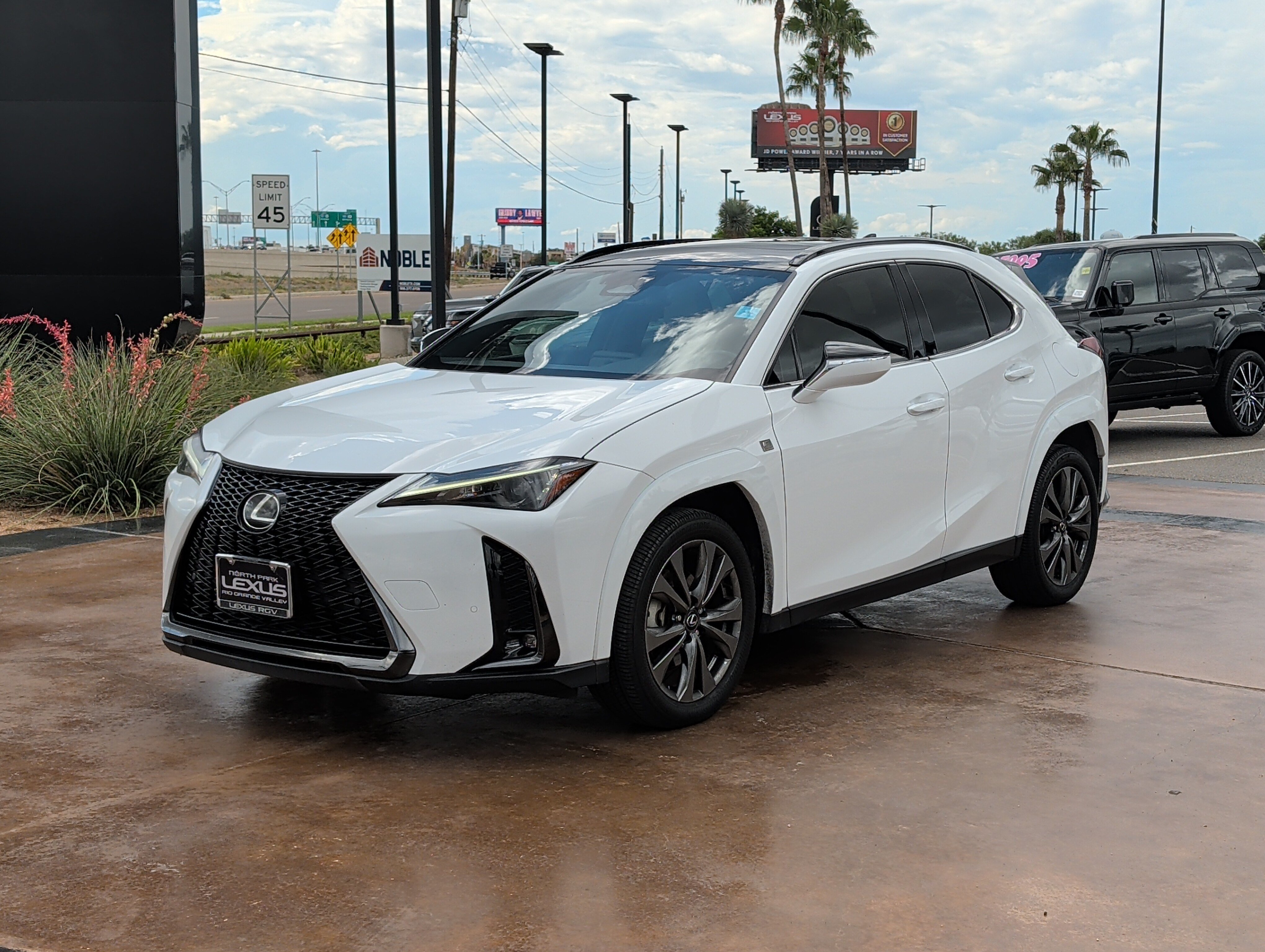 Used 2025 Lexus UX 300h FWD w/ Accessory Package (Z1) image 5
