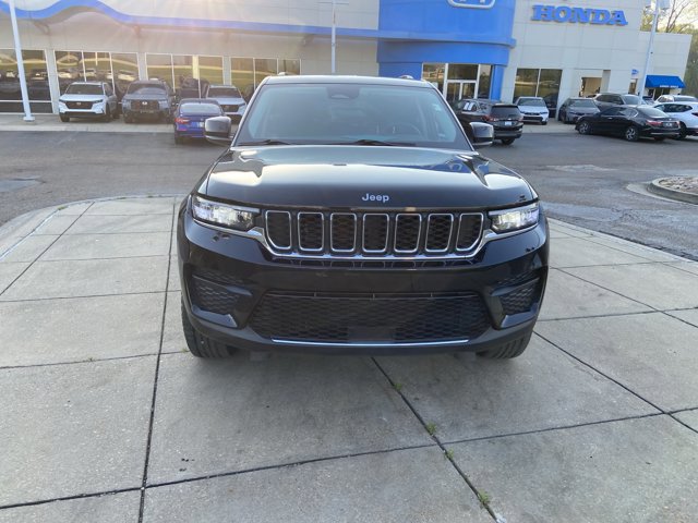 Used 2024 Jeep Grand Cherokee Laredo image 3