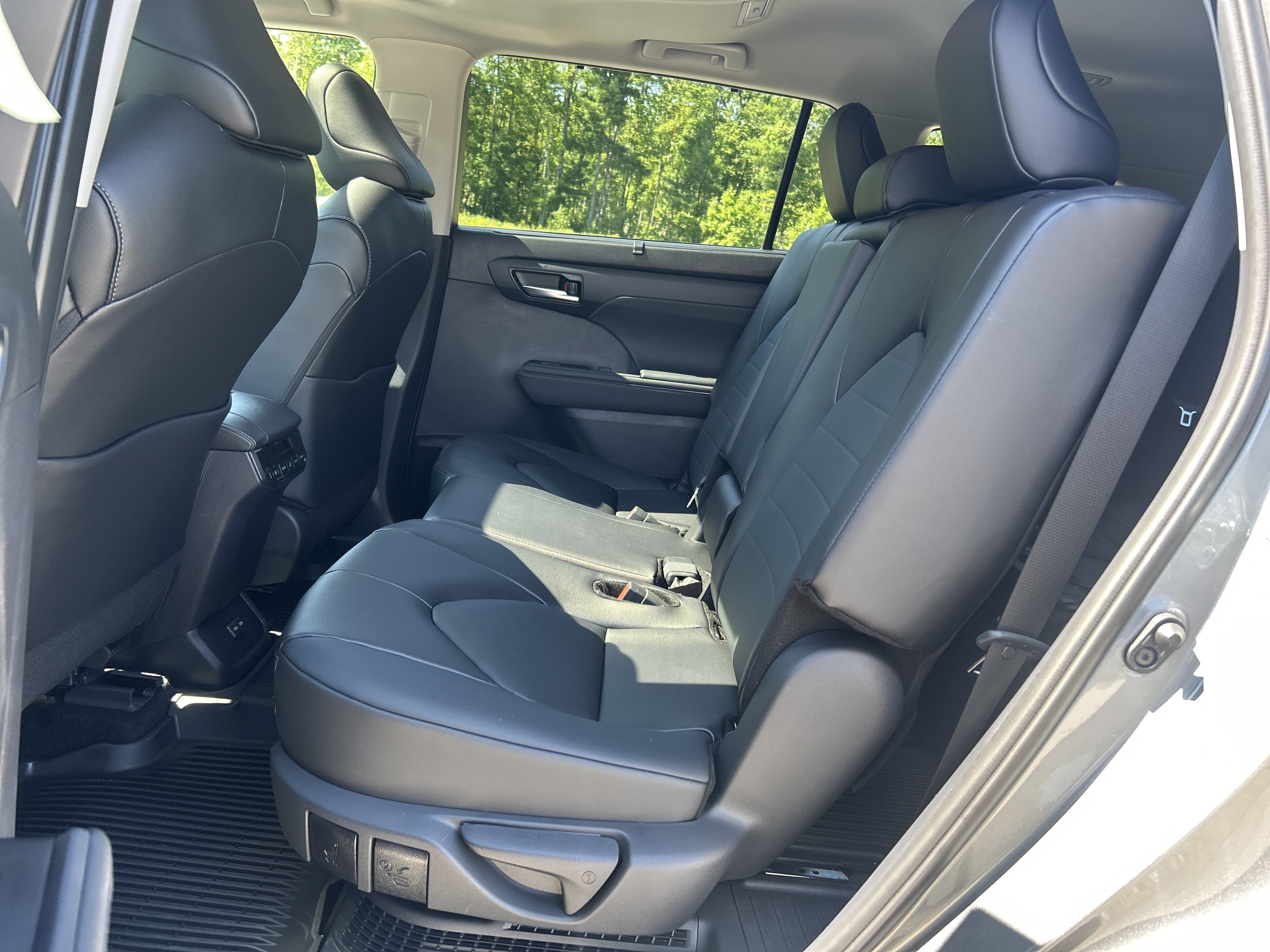 Used 2026 Toyota Highlander XLE AWD/4WD image 16