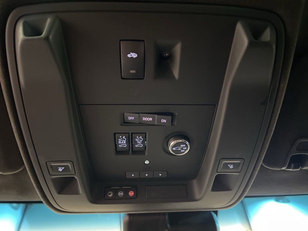 Used 2018 Cadillac Escalade ESV Platinum AWD/4WD image 31