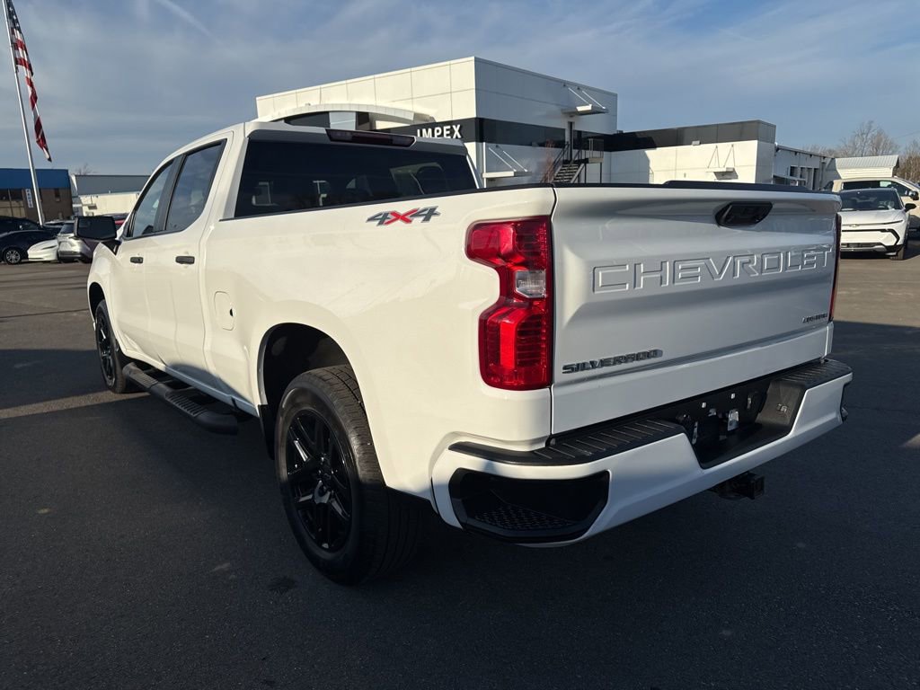 Used 2023 Chevrolet Silverado 1500 Custom image 3