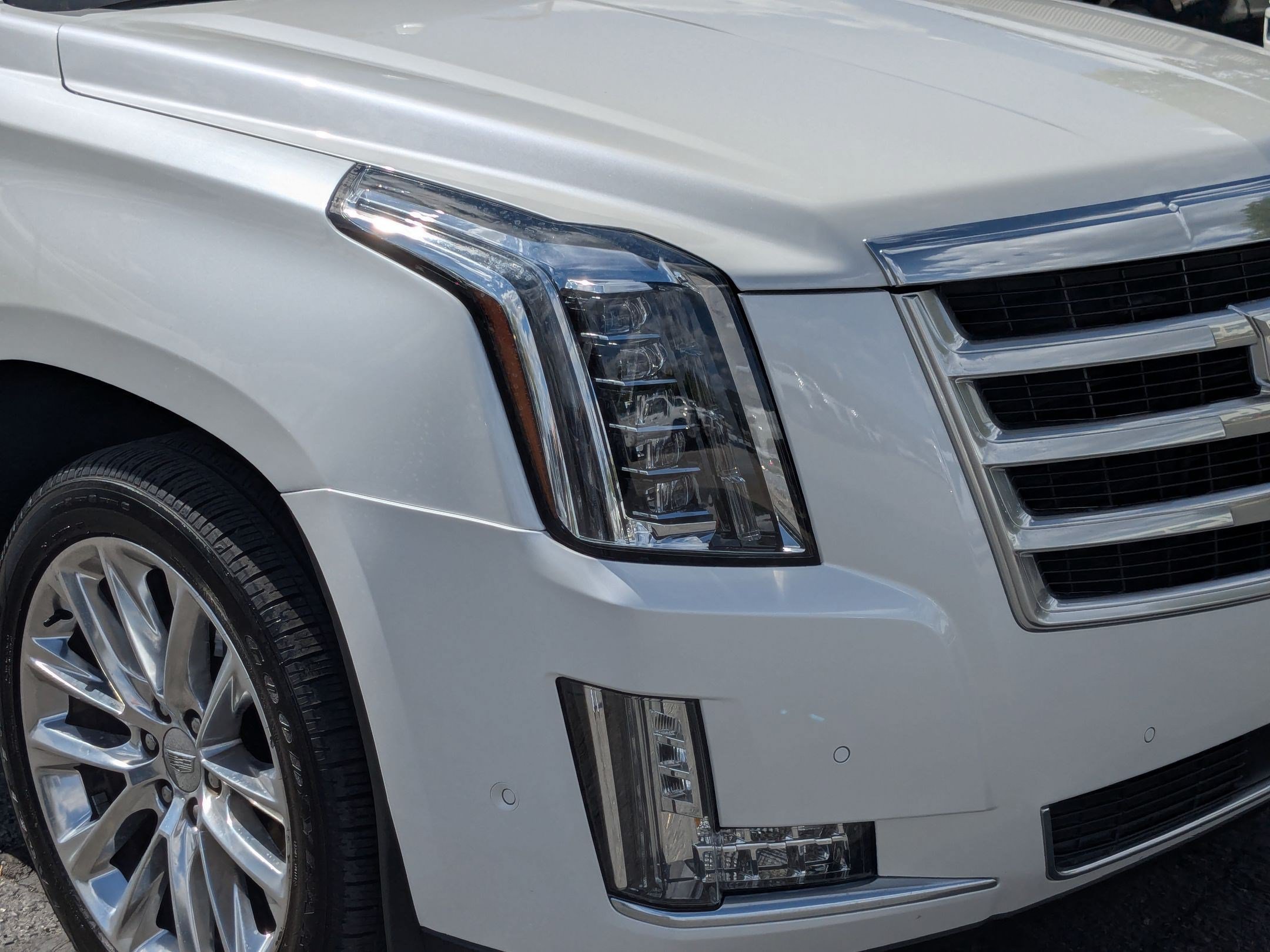 Certified 2020 Cadillac Escalade Premium Luxury AWD/4WD image 11