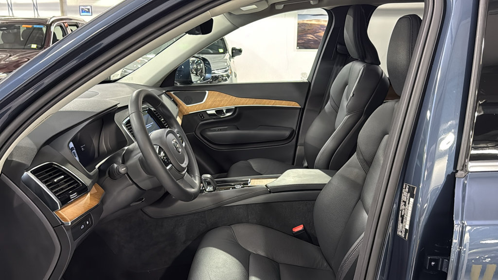 Certified 2025 Volvo XC90 T8 Plus w/ Protection Package Premier AWD/4WD image 10