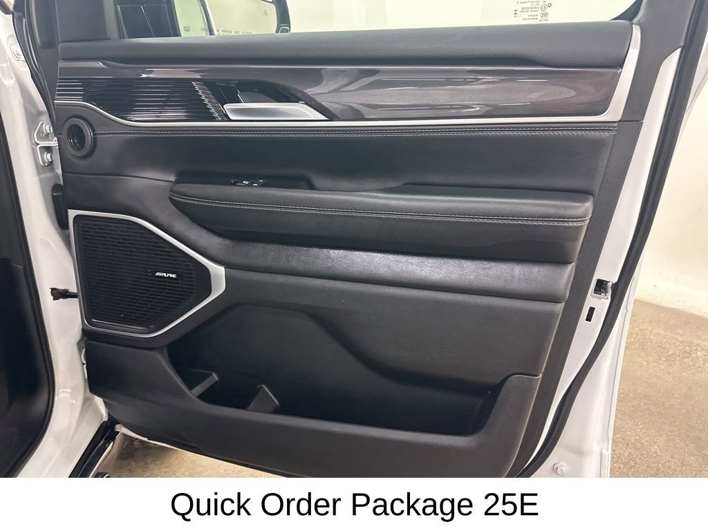 Used 2023 Jeep Wagoneer 4WD w/ Premium Group I image 18