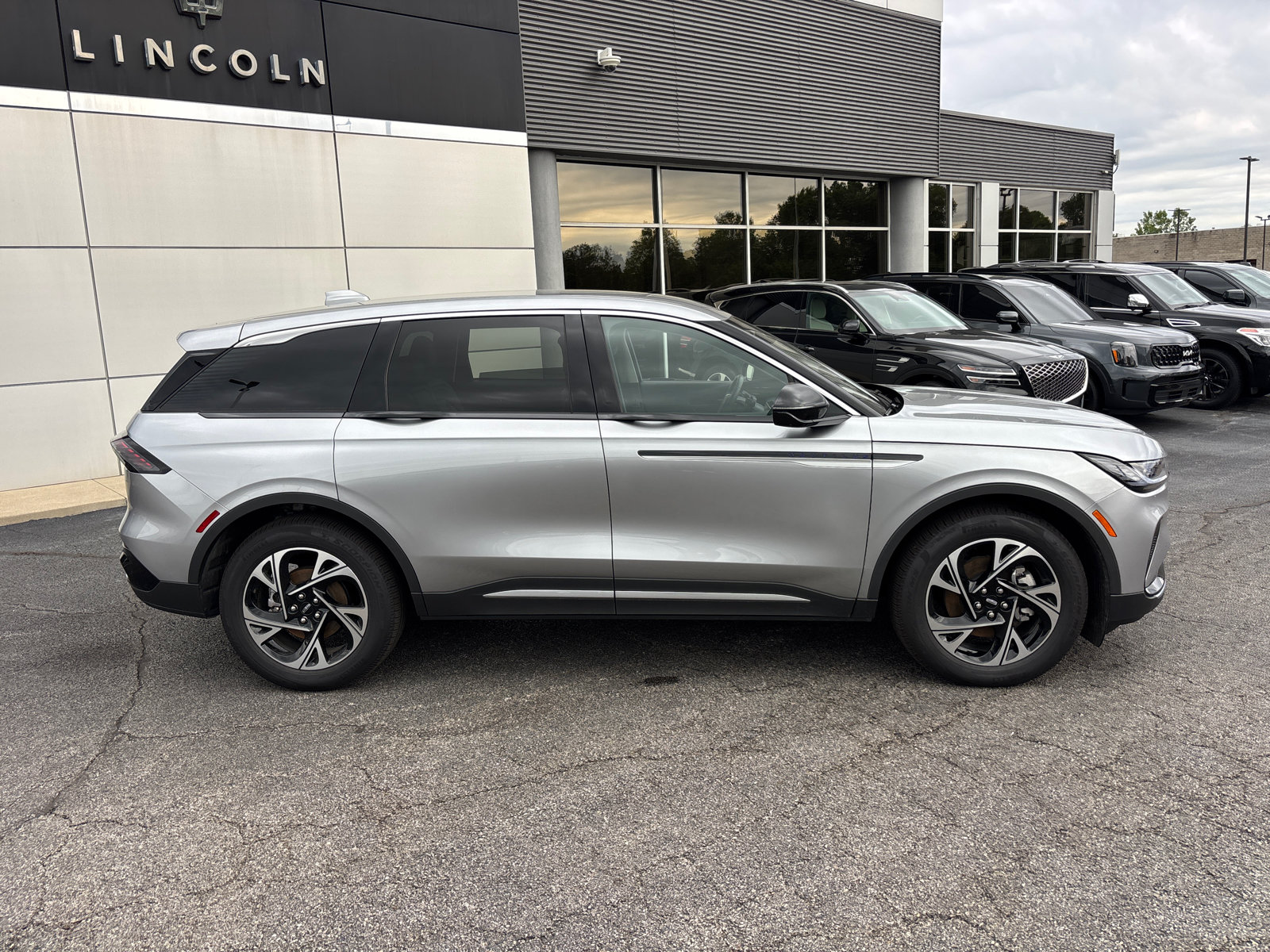 New 2026 Lincoln Nautilus Premier AWD/4WD image 8