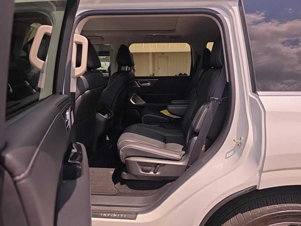 Used 2025 INFINITI QX80 Sensory AWD/4WD image 15