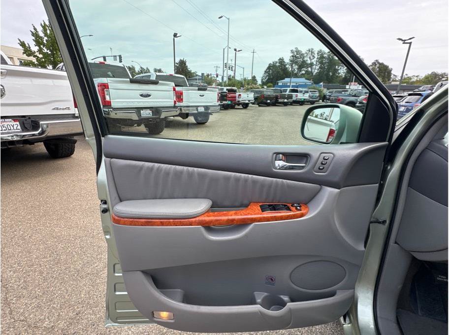 Used 2010 Toyota Sienna XLE Limited w/ XLE Limited Pkg 2 AWD/4WD image 14