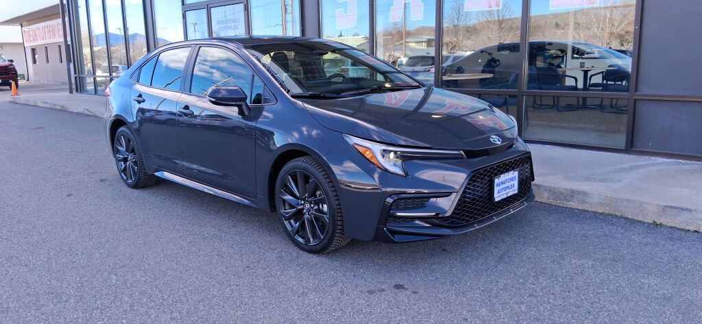 Used 2024 Toyota Corolla SE w/ SE Package image 2