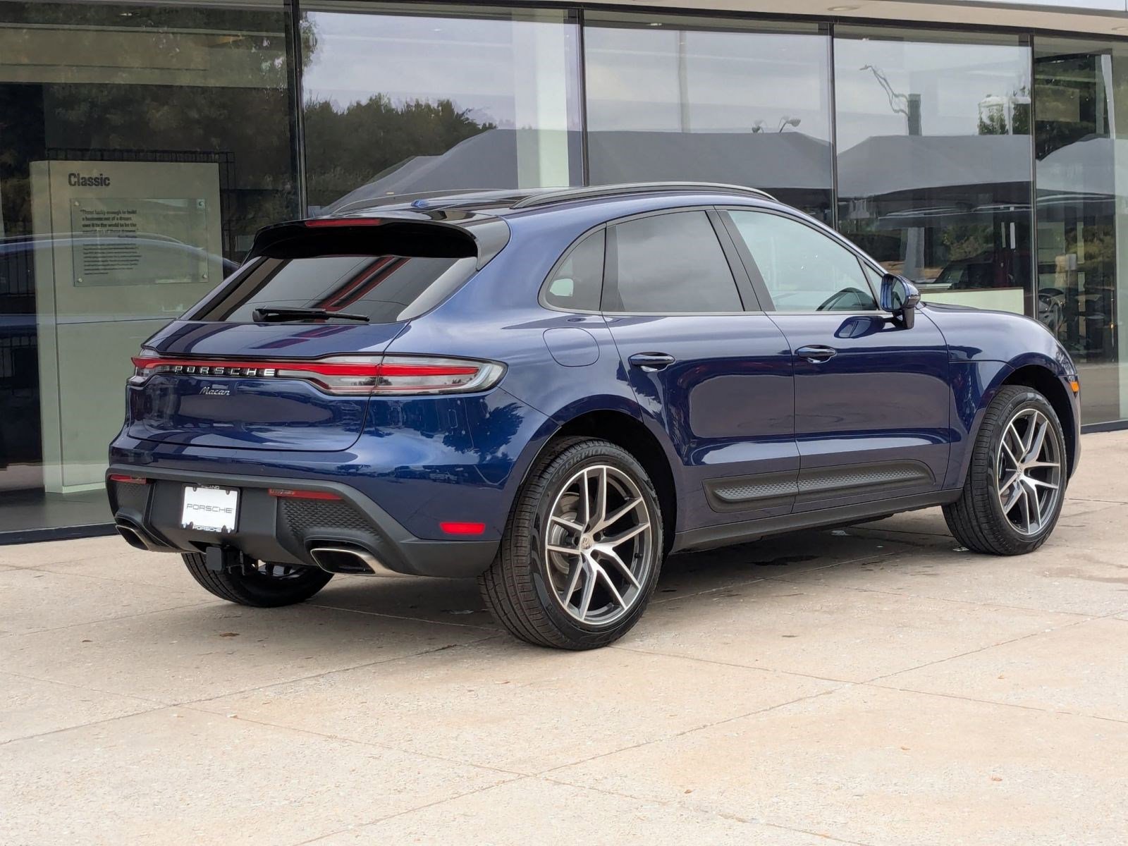 Certified 2026 Porsche Macan AWD/4WD image 9