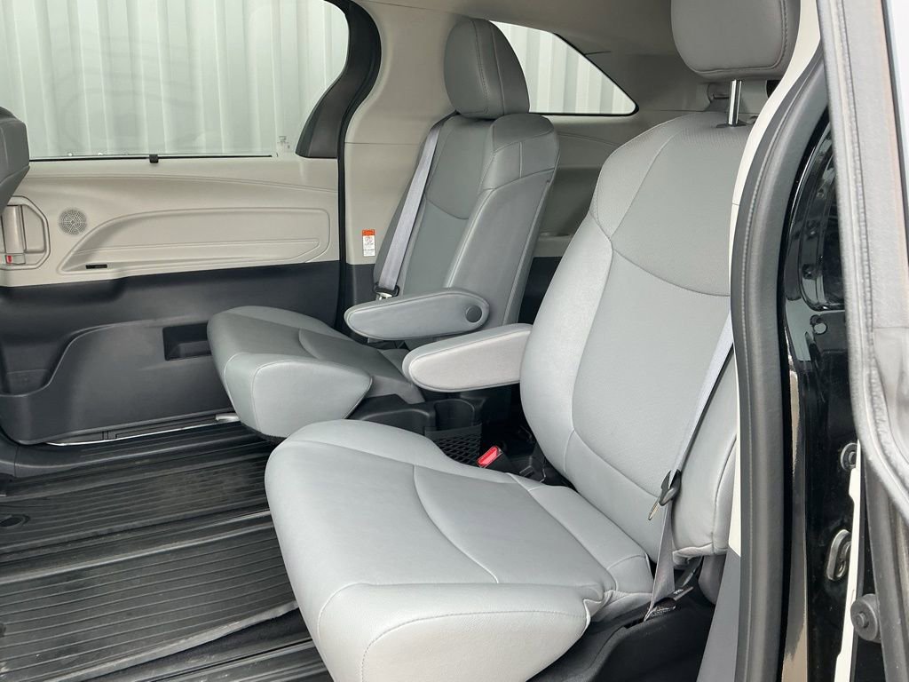 Used 2023 Toyota Sienna XLE image 15
