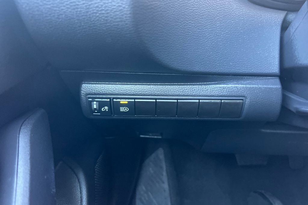 Certified 2025 Toyota Corolla LE image 28