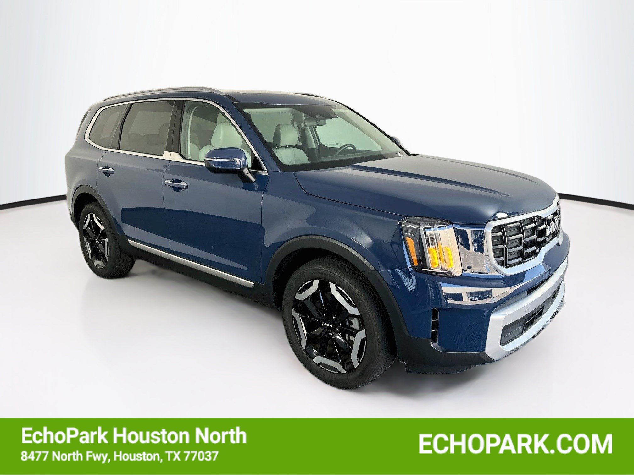 Used 2025 Kia Telluride S FWD image 1