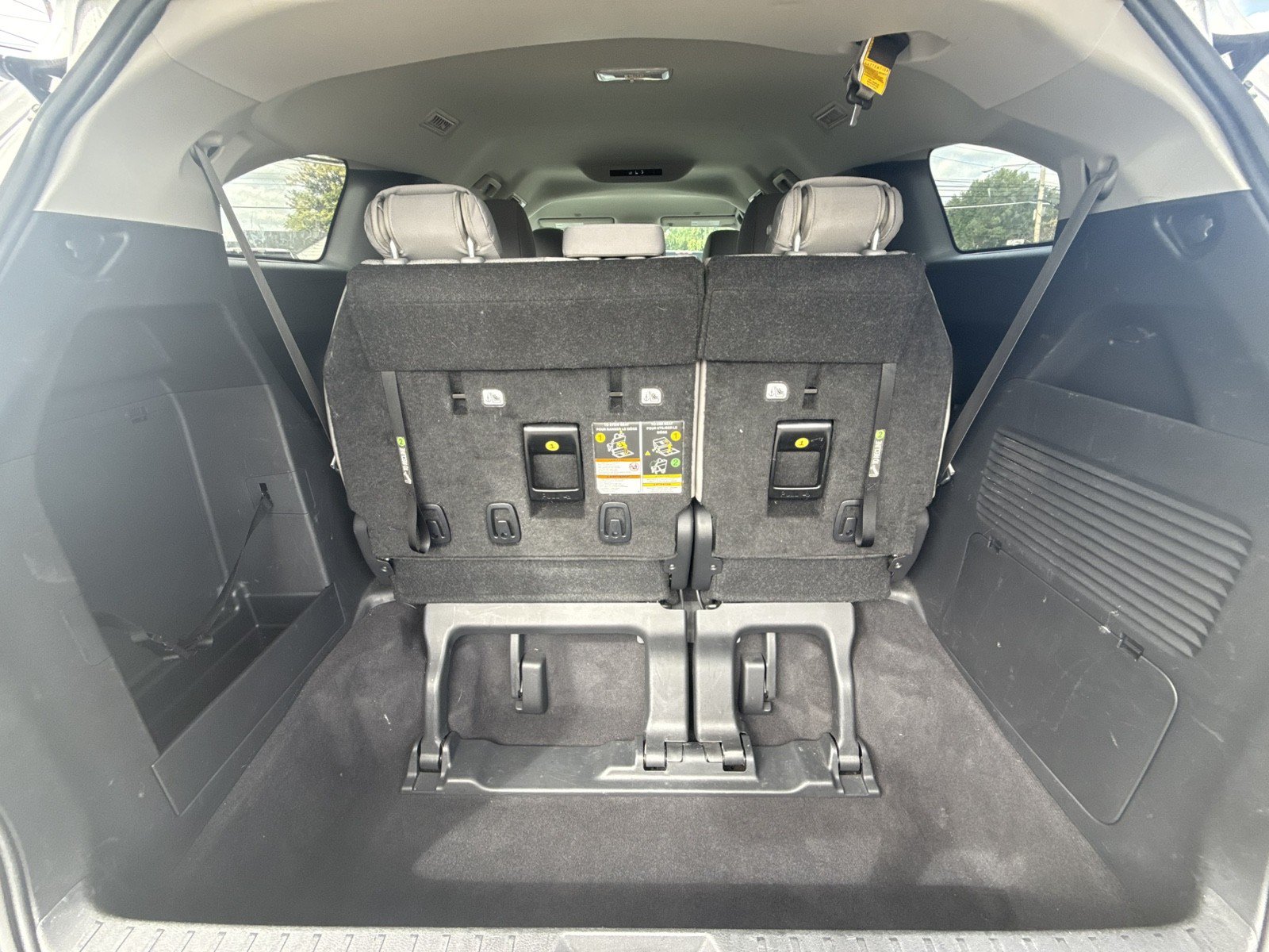 Used 2025 Toyota Sienna LE FWD image 28
