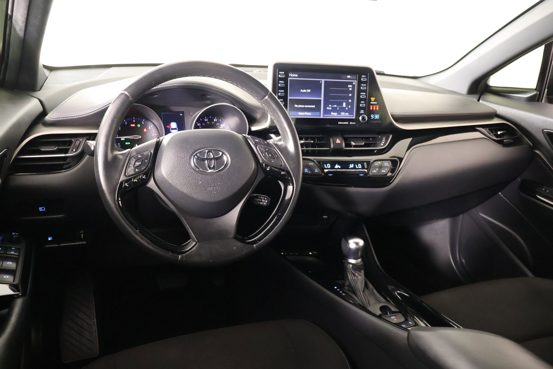 Used 2019 Toyota C-HR XLE FWD image 2