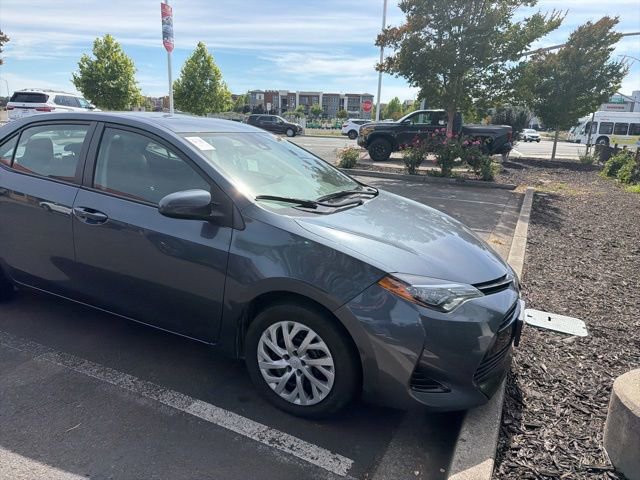 Used 2018 Toyota Corolla LE FWD image 1