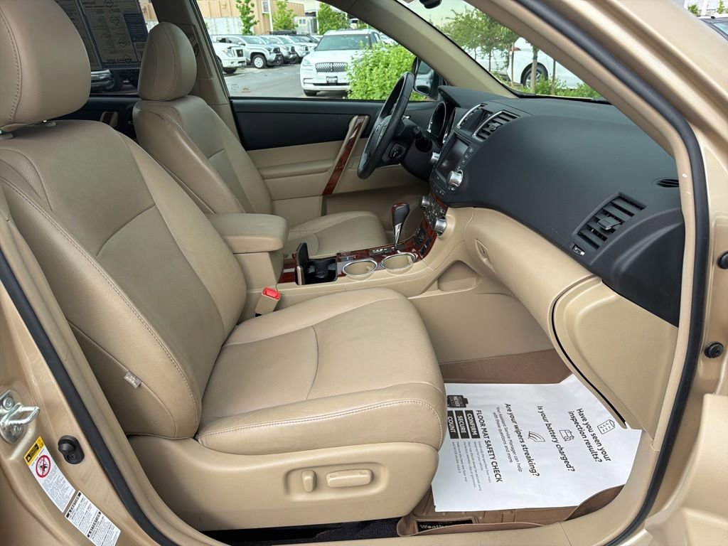 Used 2012 Toyota Highlander Limited w/ Tow Pkg AWD/4WD image 13