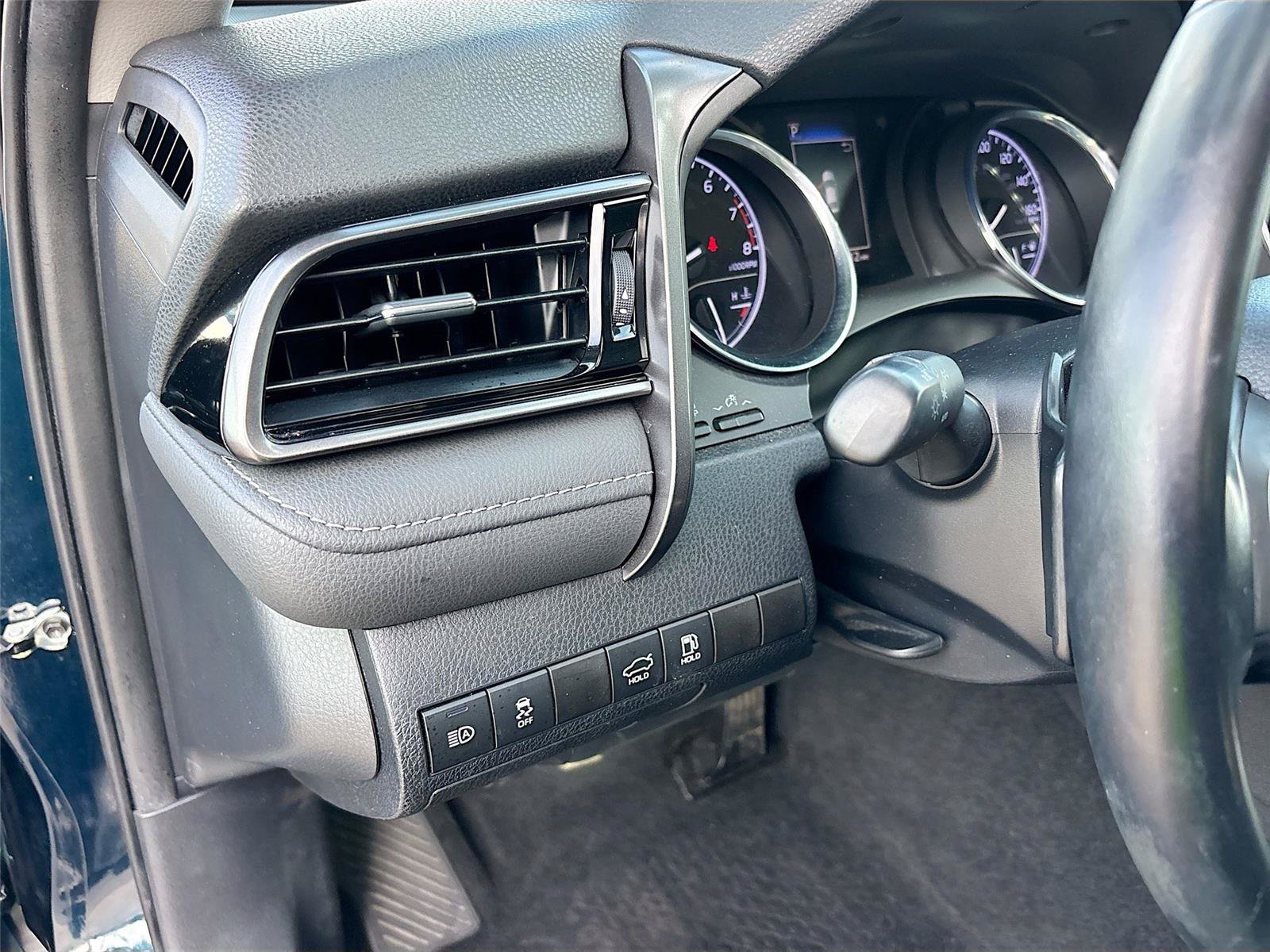 Used 2020 Toyota Camry SE FWD image 11