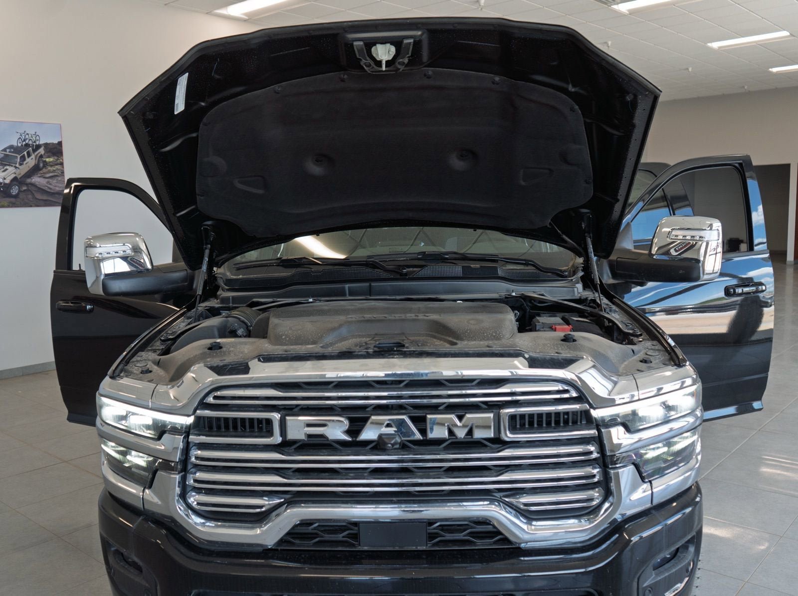 Used 2025 RAM 3500 Laramie AWD/4WD image 28