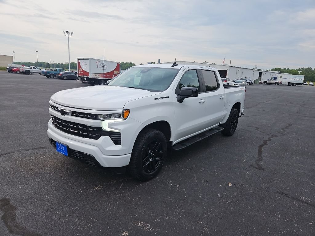 Used 2025 Chevrolet Silverado 1500 RST w/ Convenience Package II AWD/4WD image 2
