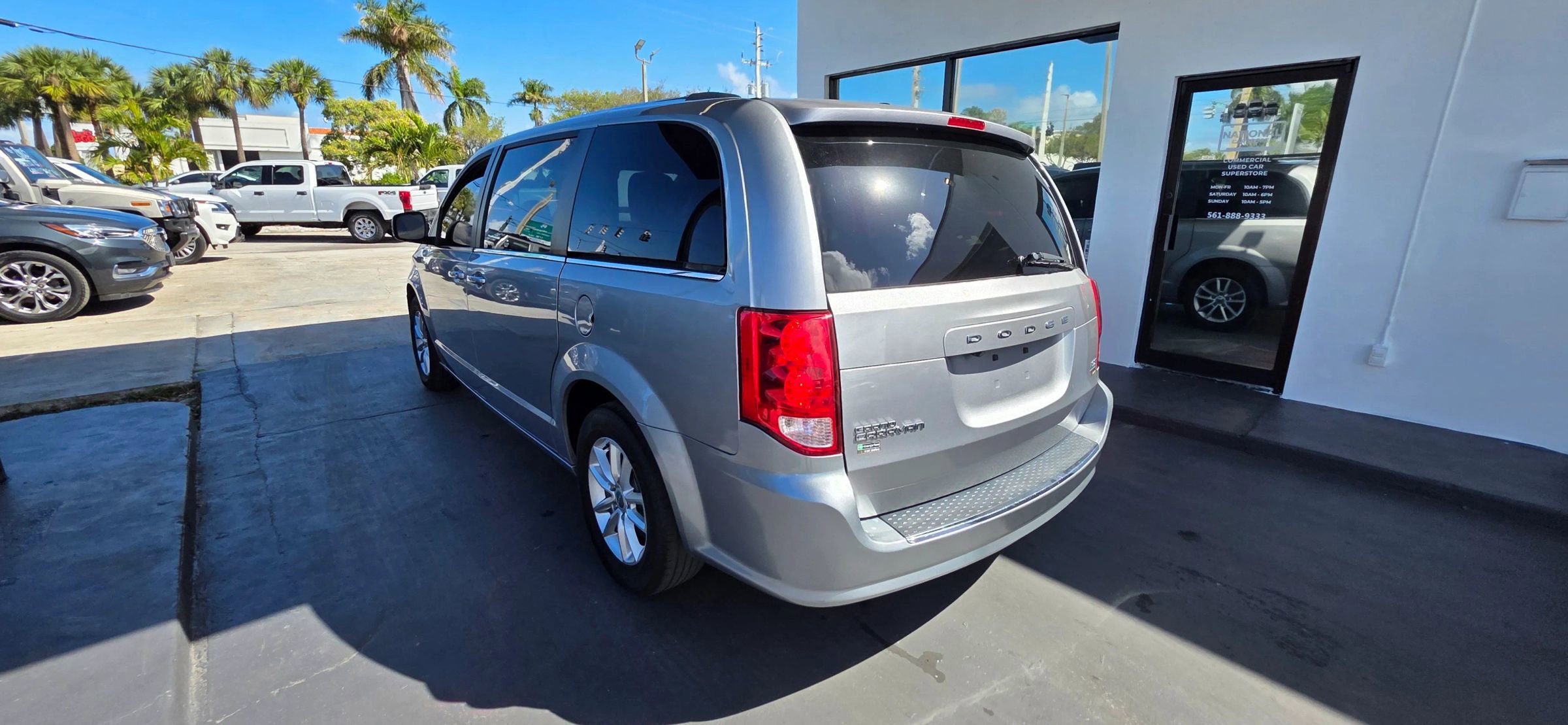Used 2018 Dodge Grand Caravan SXT FWD image 9