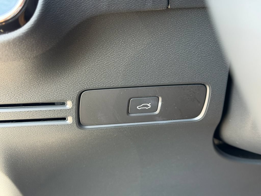 Certified 2023 Volvo C40 P8 Recharge Ultimate AWD/4WD image 39