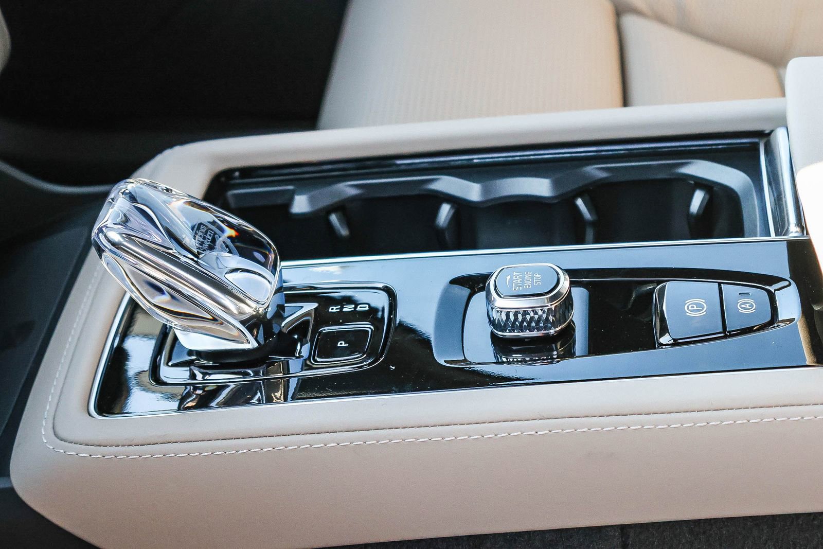 New 2026 Volvo XC90 B6 Ultra w/ Protection Package image 30