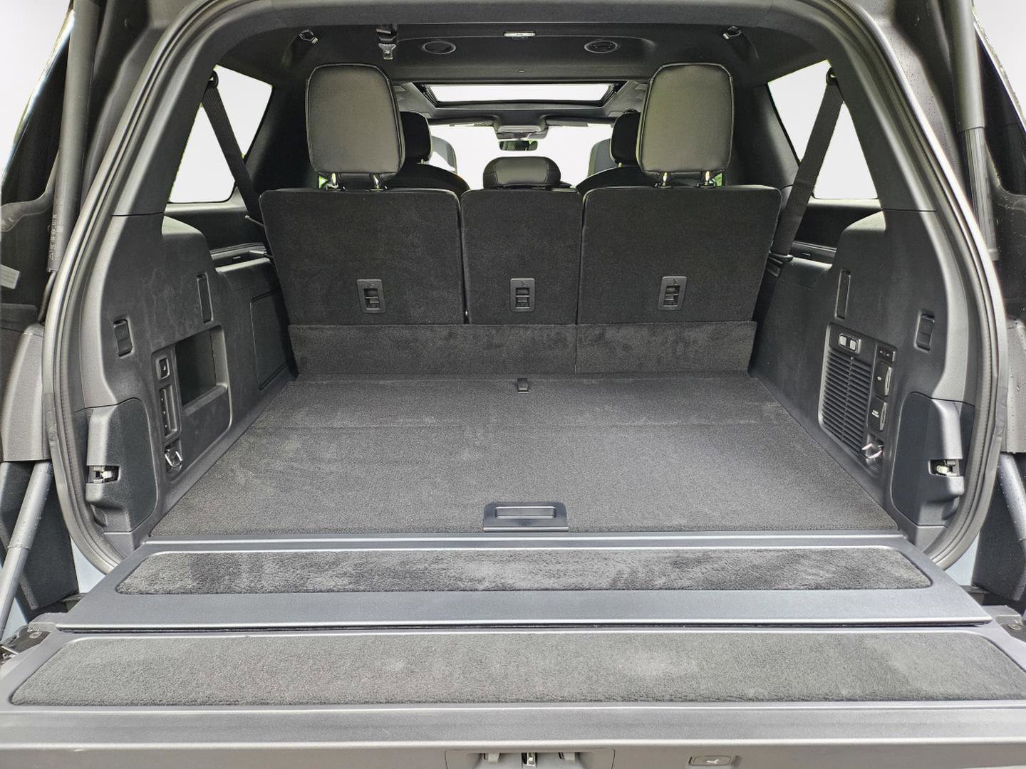 New 2025 Lincoln Navigator L Reserve w/ Jet Appearance Package image 32