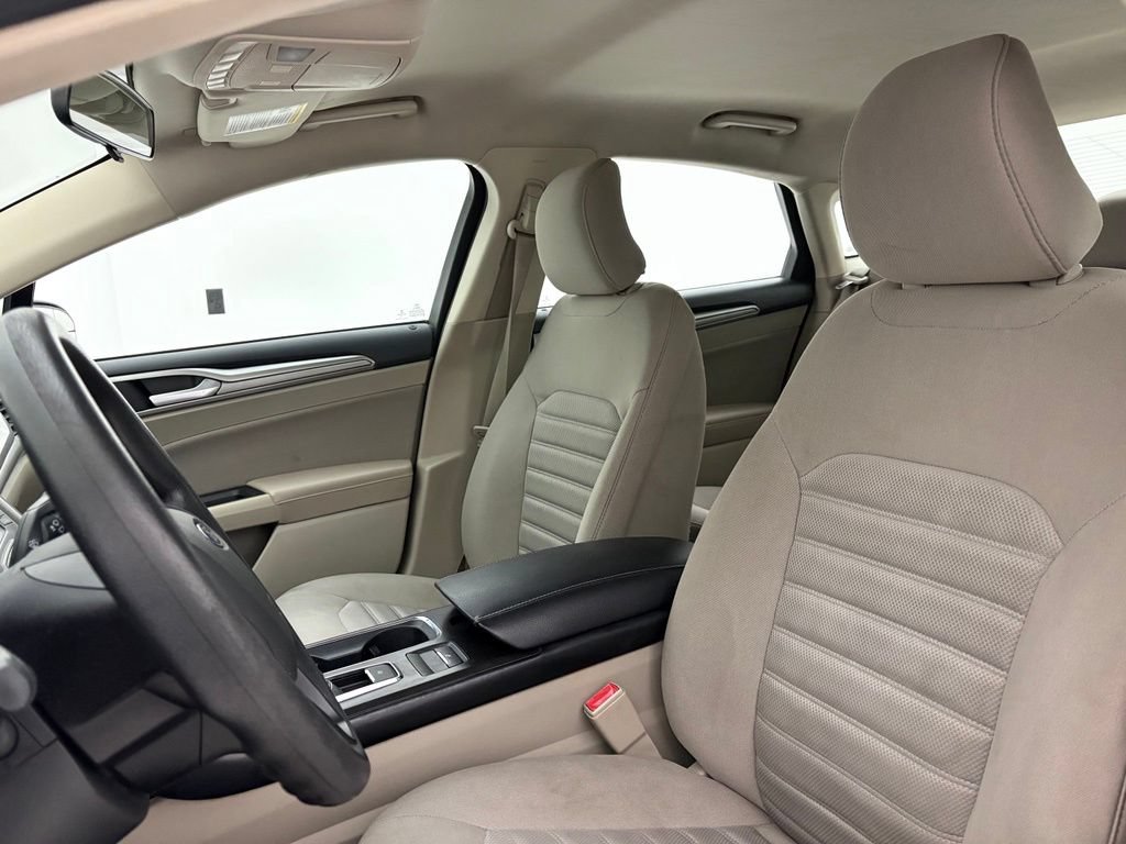 Used 2018 Ford Fusion SE FWD image 25