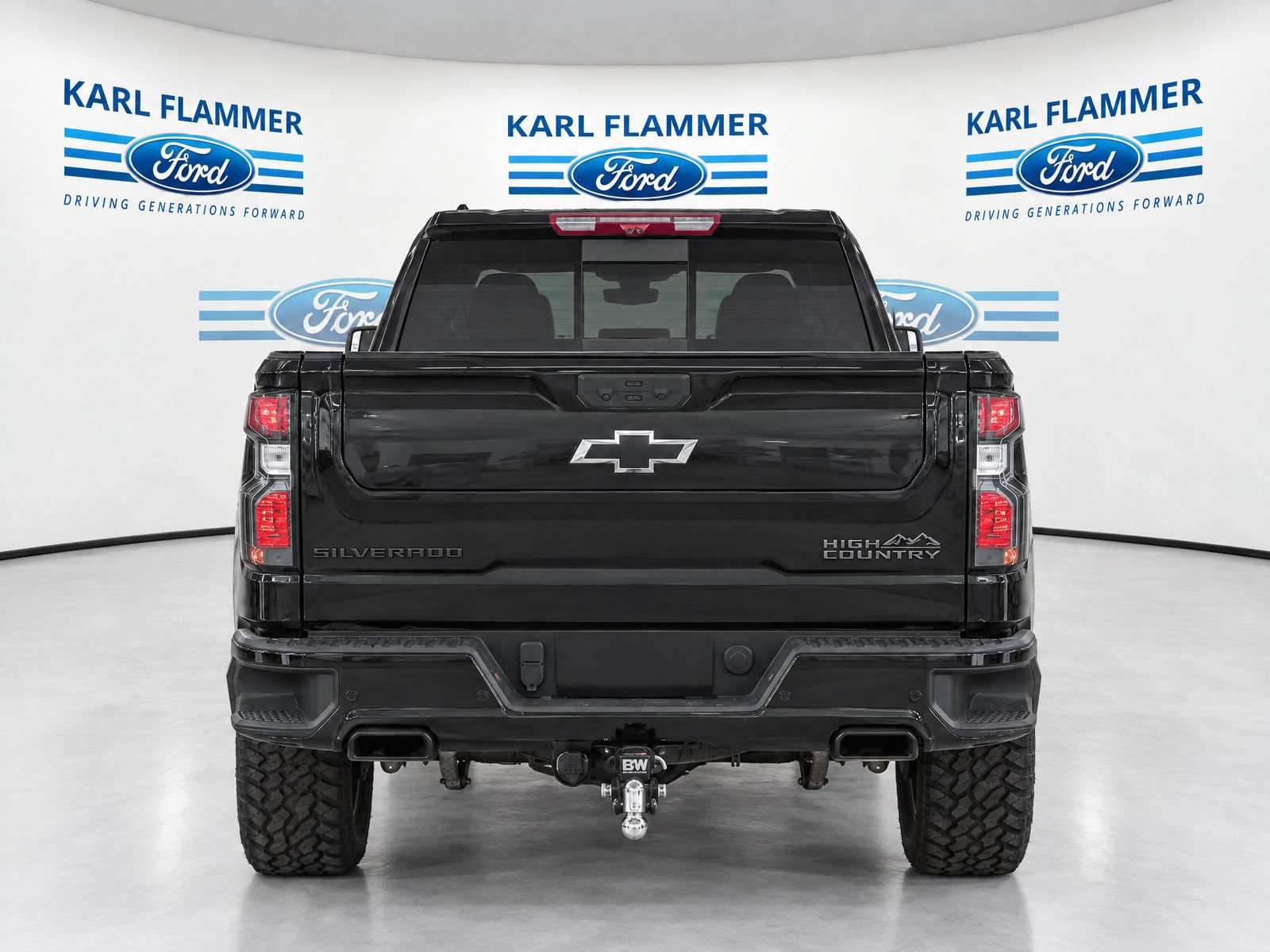 Used 2025 Chevrolet Silverado 1500 High Country w/ High Country Premium Package AWD/4WD image 4