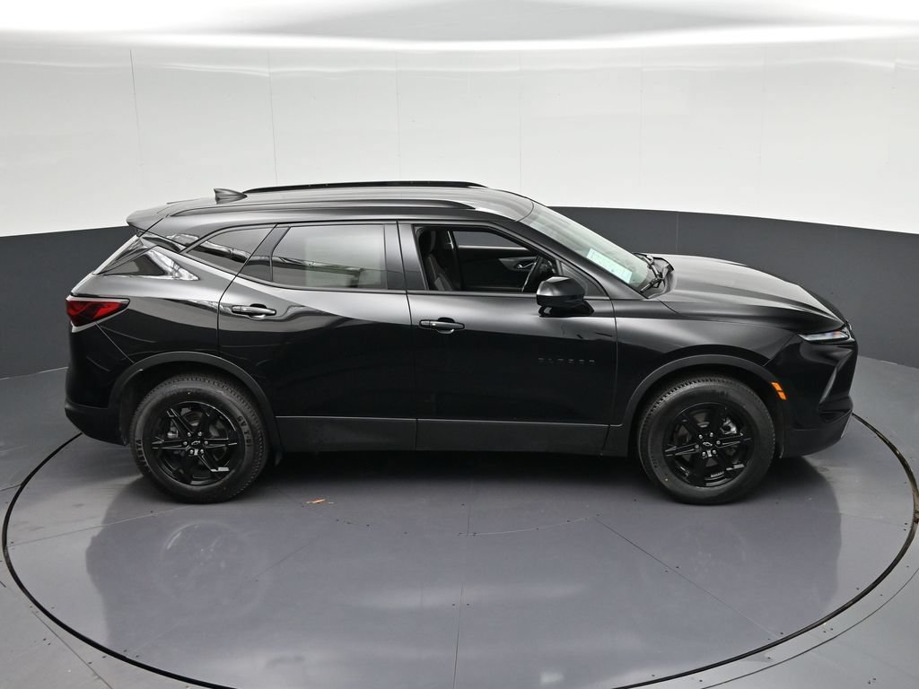 Used 2024 Chevrolet Blazer LT w/ Midnight/Sport Edition FWD image 19