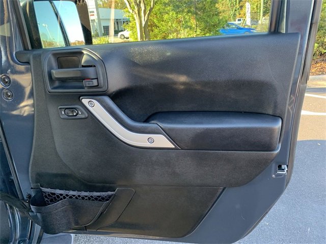 Used 2017 Jeep Wrangler Unlimited Sahara w/ Connectivity Group image 13