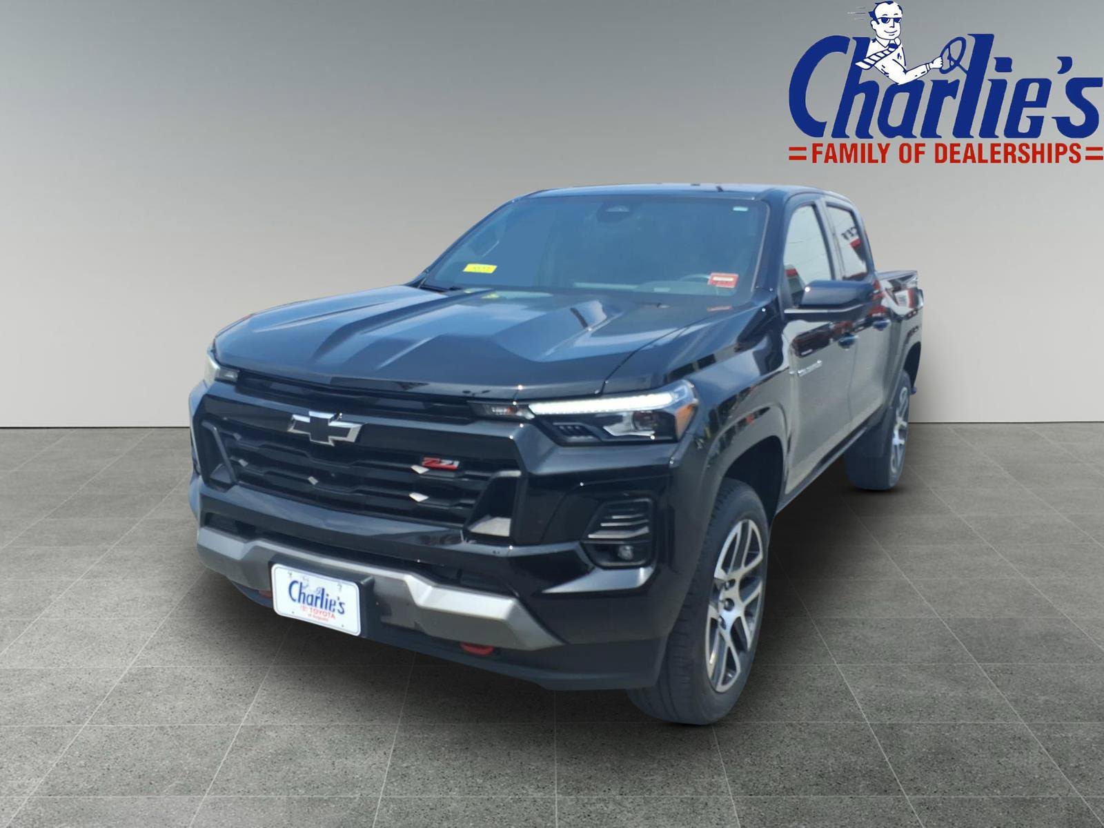 Used 2023 Chevrolet Colorado Z71 w/ Z71 Convenience Package 2