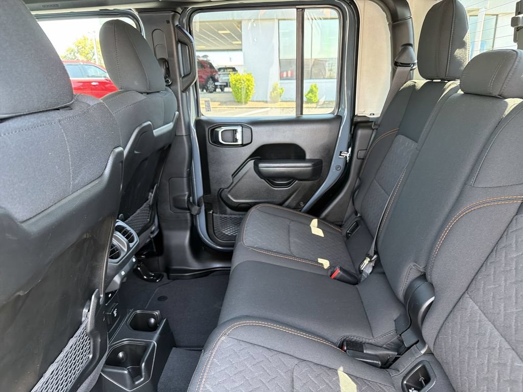 Used 2025 Jeep Gladiator Mojave w/ Convenience Group AWD/4WD image 12