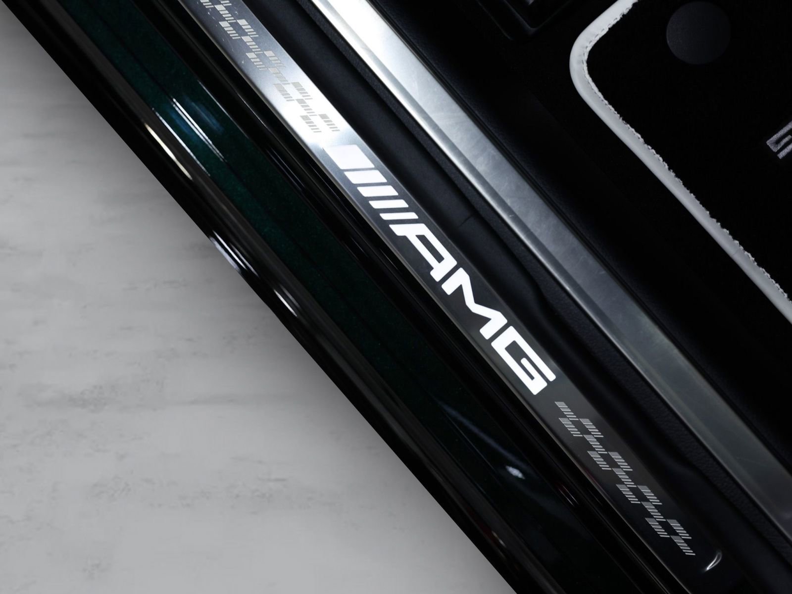 Used 2025 Mercedes-Benz S 63 AMG S w/ Rear Seat Package image 27